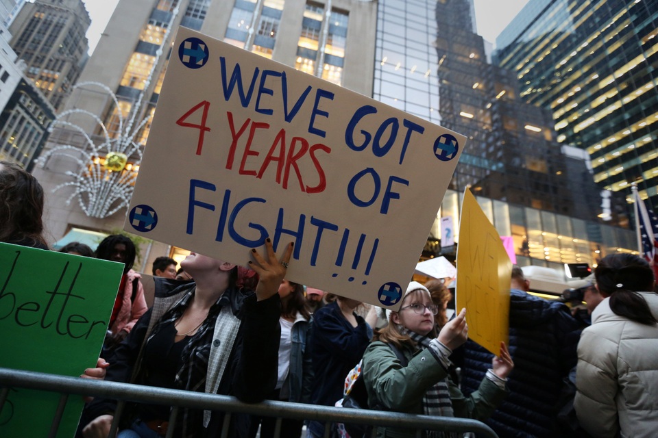 Biểu tình phản đối ông Trump đắc cử nổ ra tại nhiều thành phố lớn - 10