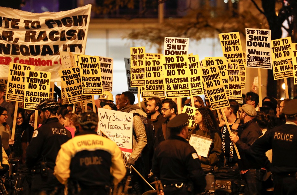 Biểu tình phản đối ông Trump đắc cử nổ ra tại nhiều thành phố lớn - 15