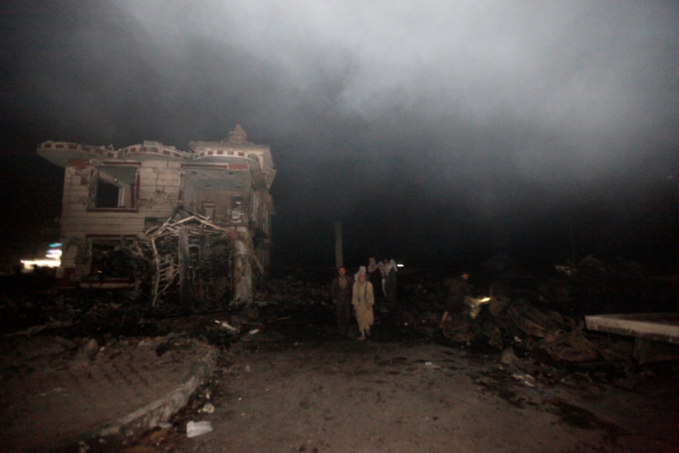 IS, tổ chức gồm những phiến quân theo đạo Hồi dòng Sunni và coi người theo dòng Shia là những kẻ bội giáo, đã lên tiếng nhận trách nhiệm về vụ việc trên.