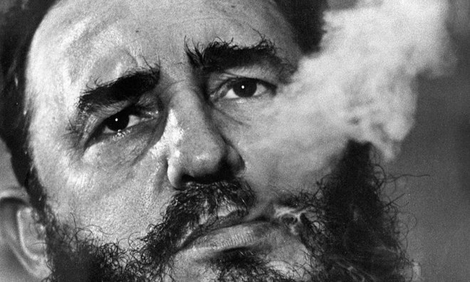 Chân dung lãnh tụ kiệt xuất Fidel Castro qua ảnh - 8
Thắng lợi của cuộc cách mạng Cuba đã cổ vũ cho các cuộc đấu tranh giành độc lập trên toàn thế giới. Trong ảnh: Fidel Castro trầm ngâm trong cuộc trả lời phỏng vấn tại Havana (Ảnh: AP)