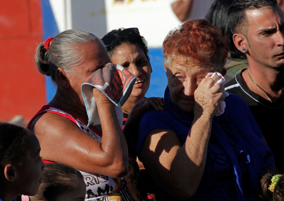 Irma Pedreros, 63 tuổi, một phụ nữ về hưu gọi sự ra đi của lãnh tụ Fidel Castro là “mất mát quá lớn” đối với người dân và đất nước Cuba. “Fidel Castro đã qua đời nhưng ông ấy vẫn luôn sống mãi trong trái tim của mọi người”, bà Irma nói.