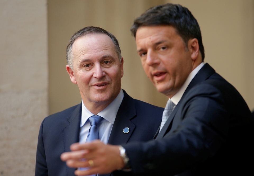 Thủ tướng New Zealand John Key (trái) đứng cạnh người đồng cấp Italy Matteo Renzi tại Cung điện Chigi ở Rome, Italy ngày 13/7/2016 (Ảnh: Reuters)
