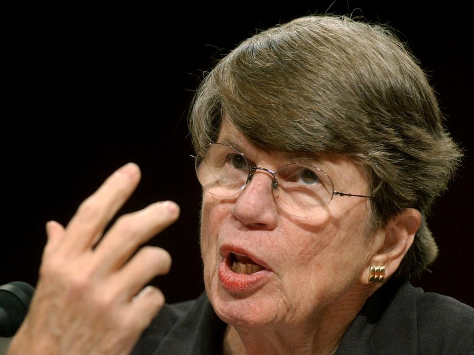 
Nữ Bộ trưởng Tư pháp đầu tiên của Mỹ, bà Janet Reno qua đời ở tuổi 78.

