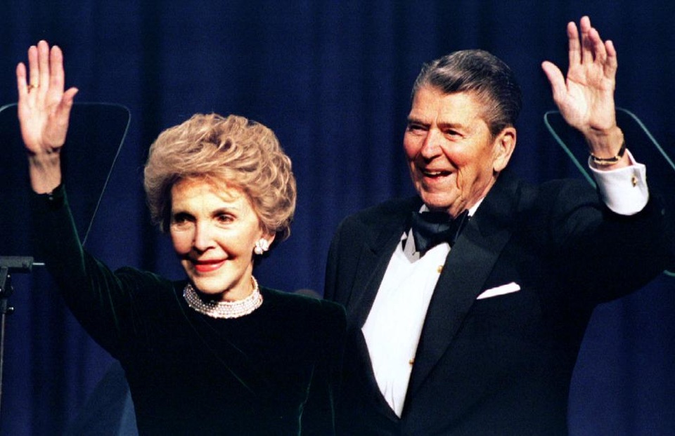 
Cựu Đệ nhất phu nhân Mỹ, diễn viên Nancy Reagan qua đời ở tuổi 94.
