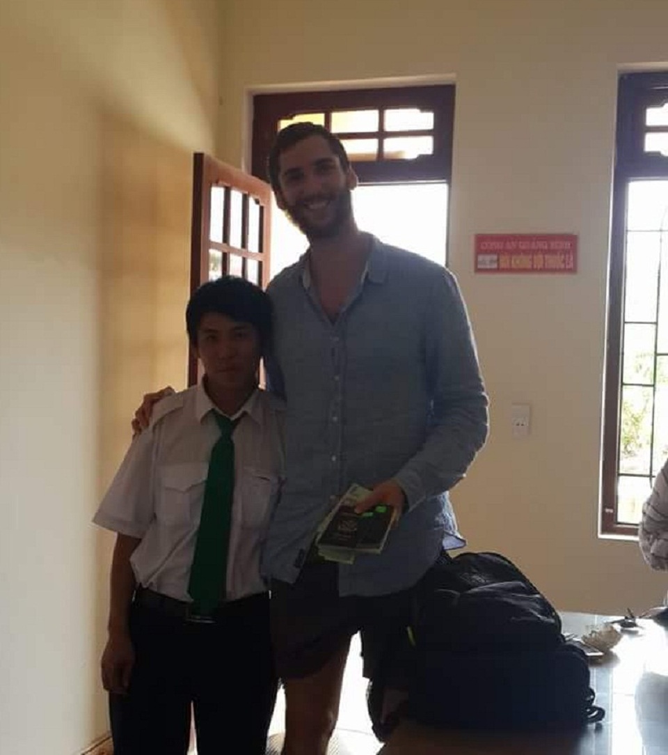 
Anh Patterson và tài xế taxi Nguyễn Văn Thanh.
