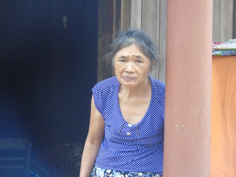 Người dân vùng “rốn lũ” bơ phờ sau cơn lũ lịch sử - 12 Thất thần sau cơn lũ dữ (Ảnh: Đặng Tài)