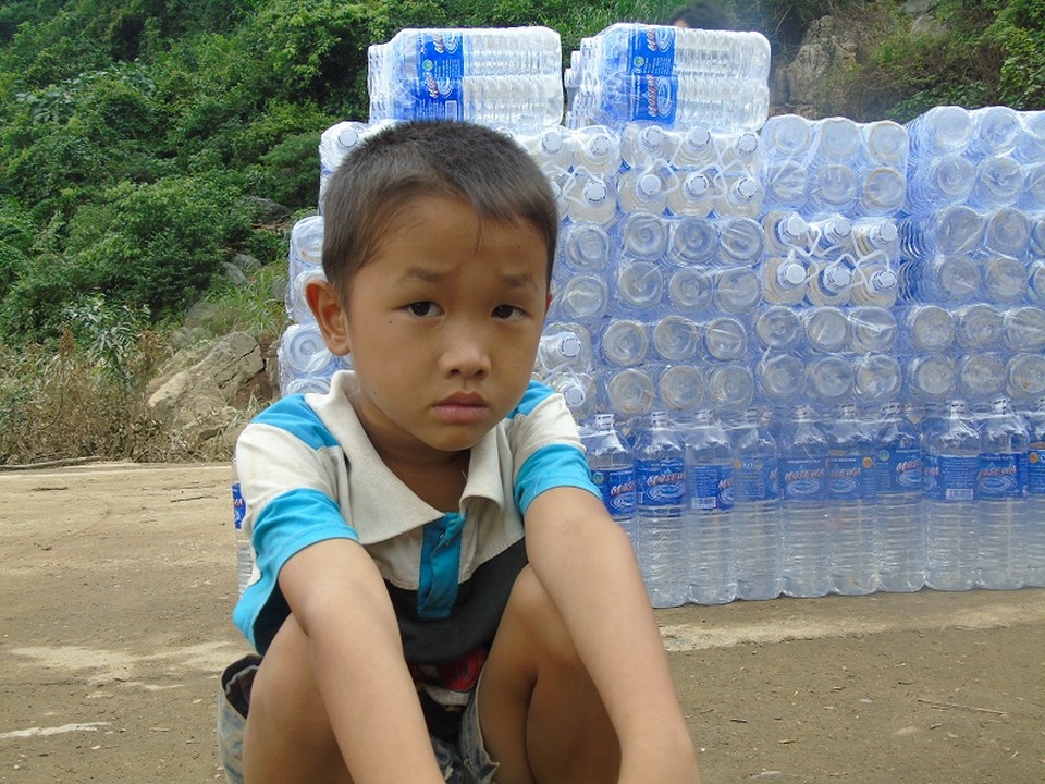 Người dân vùng “rốn lũ” bơ phờ sau cơn lũ lịch sử - 7 Người dân vùng “rốn lũ” bơ phờ sau cơn lũ lịch sử - 7