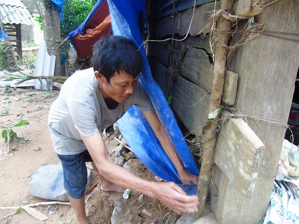 Những cảnh đời thương tâm sau cơn lũ lịch sử - 5 Những cảnh đời thương tâm sau cơn lũ lịch sử - 5