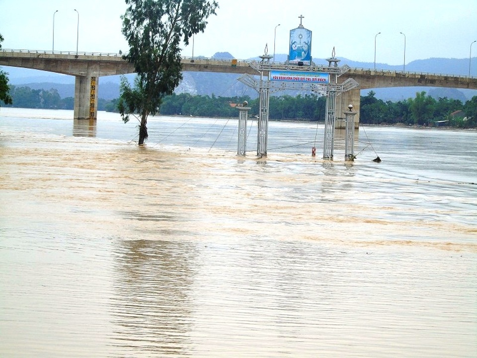 Hình ảnh nhiều làng mạc ở Quảng Bình chìm trong nước lũ - 4