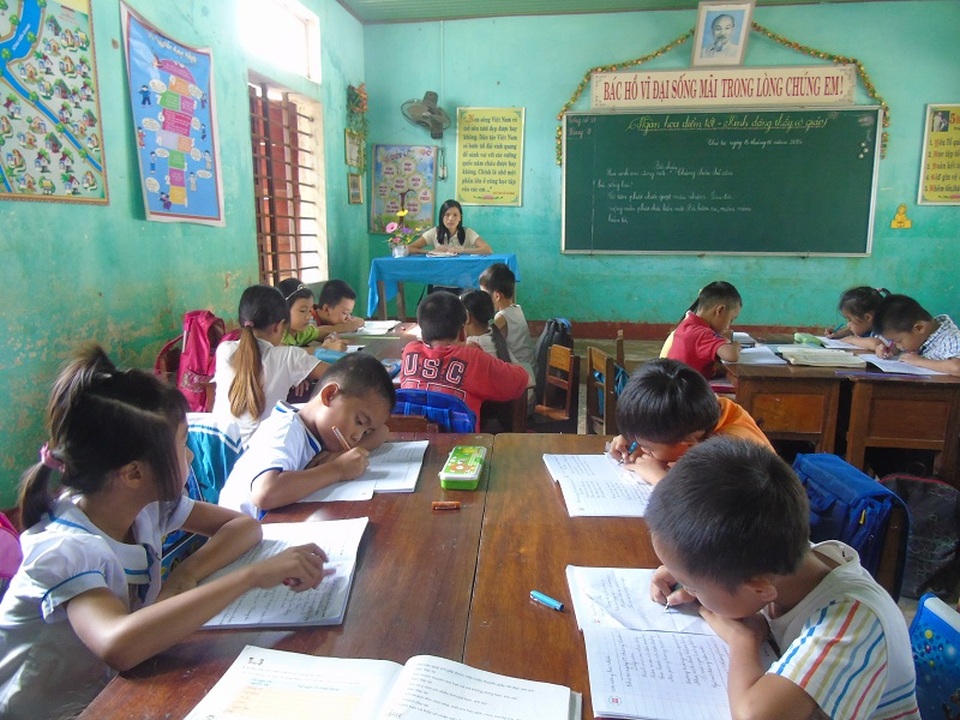 Ngành giáo dục Quảng Bình đang nỗ lực hết sức để khắc phục khó khăn sau lũ. (Ảnh Tiến Thành)