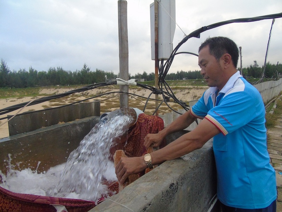 Nhằm tránh những ảnh hưởng từ nước biển, các hộ nuôi tôm đã đầu tư xây dựng nhiều bể lọc nước cũng như tăng thêm các biện pháp xử lý nước bằng vi sinh, khử clo để đảm bảo an toàn