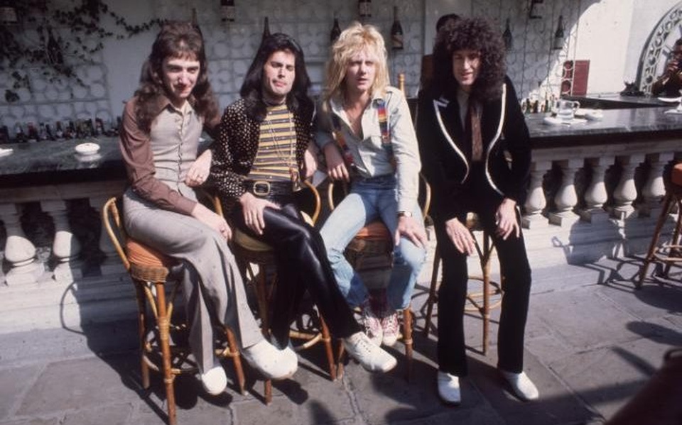 Một ngôi sao trên bầu trời được đặt theo tên huyền thoại âm nhạc - 7 Freddie Mercury (thứ 2 từ trái sang) và ban nhạc Queen hồi năm 1976.