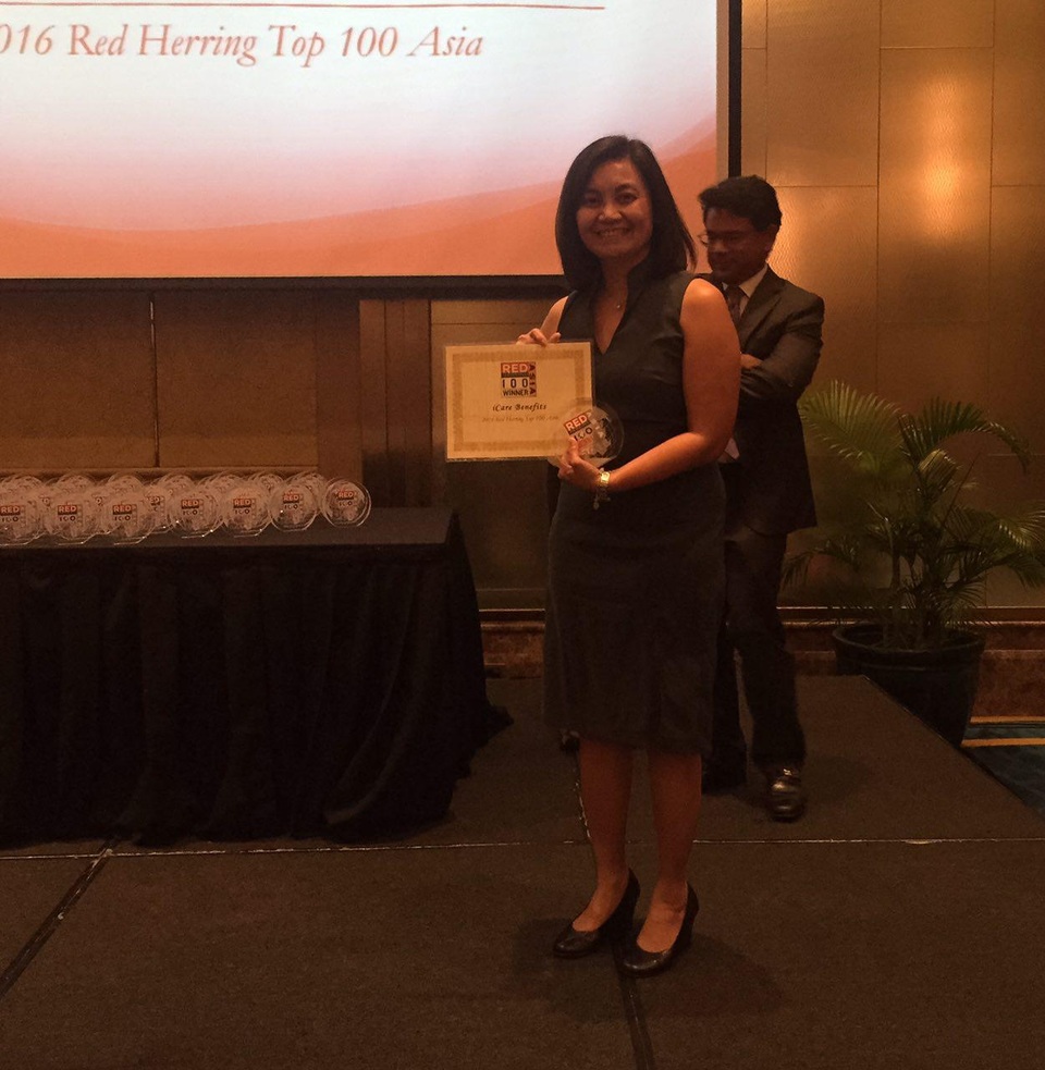 ICare Benefits lọt Top 100 doanh nghiệp công nghệ tiêu biểu Châu Á - 1 Đại diện của iCare Benefits nhận giải thưởng Top 100 doanh nghiệp công nghệ tiêu biểu Châu Á.
