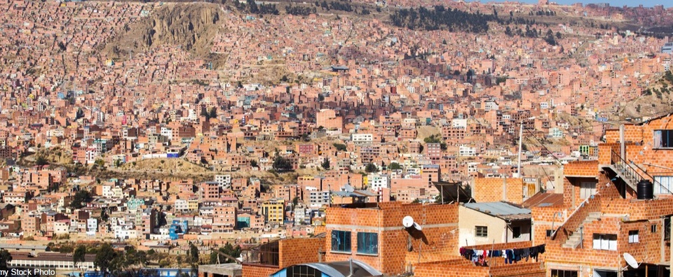 La Paz, thủ đô của Bolivia, đã chứng kiến sự gia tăng chóng mặt của các tòa nhà được xây dựng lên để đáp ứng nhu cầu về nhà ở của dân số tăng nhanh.