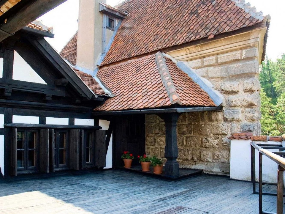 Dù đã được xây dựng từ lâu nhưng công trình vẫn còn ở tình trạng rất lý tưởng và là một điểm đến hấp dẫn du khách.