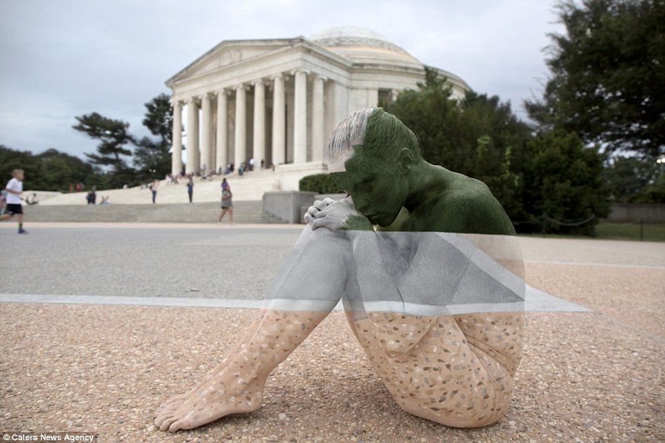 Choáng ngợp trước nghệ thuật “body-painting” tàng hình - 20 Quang cảnh trước đài tưởng niệm Jefferson Memorial ở Washington DC, Mỹ.