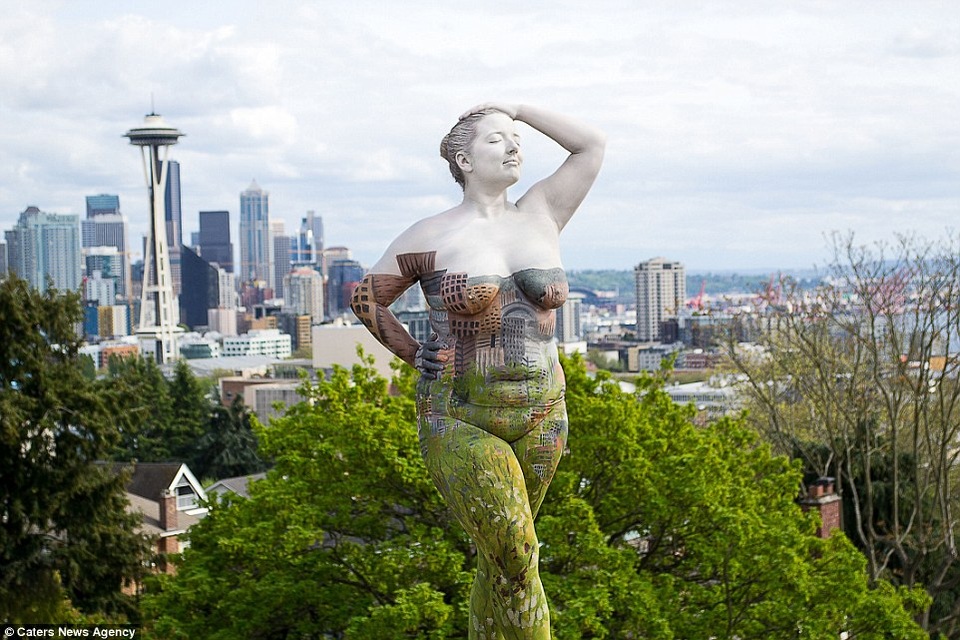 Choáng ngợp trước nghệ thuật “body-painting” tàng hình - 5 Đường chân trời ở thành phố Seattle, Mỹ.