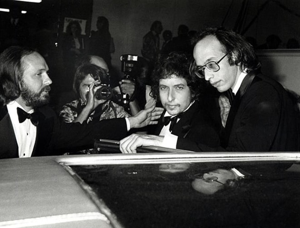 Chân dung nhạc sĩ đầu tiên trong lịch sử đoạt… Nobel Văn học - 20 1980: Bob Dylan xuất hiện tại lễ trao giải Grammy ở Los Angeles, Mỹ.