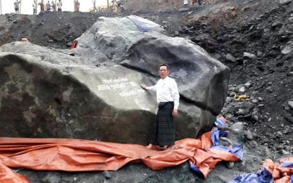Tìm thấy khối ngọc khổng lồ trị giá… 170 triệu USD - 1 Tìm thấy khối ngọc khổng lồ trị giá… 170 triệu USD - 1