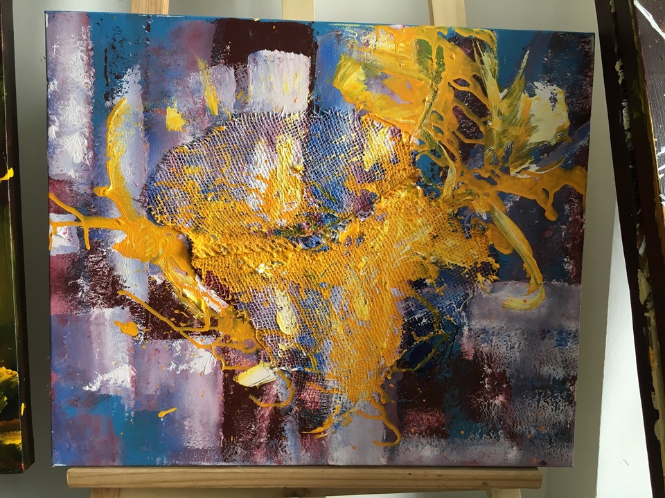 Tranh phong cách hội hoạ đương đại rực rỡ sắc màu của Lê Minh Châu