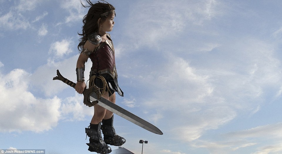 Nellee thường dành ra vài tiếng mỗi ngày để luyện tập nhập vai Wonder Woman một cách đầy hào hứng.