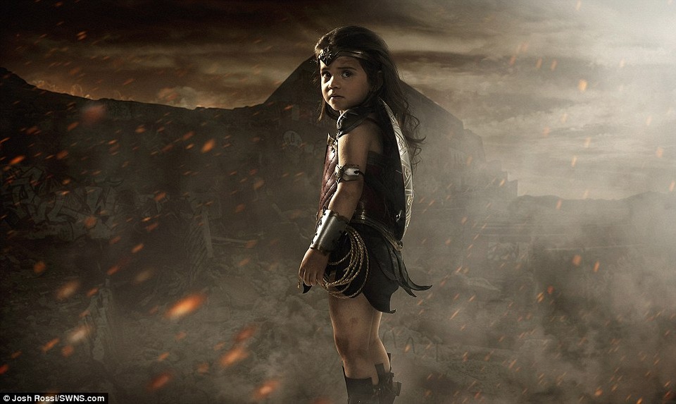 Bộ ảnh đáng yêu của cô bé Wonder Woman tí hon đã rất thu hút sự quan tâm của cư dân mạng.