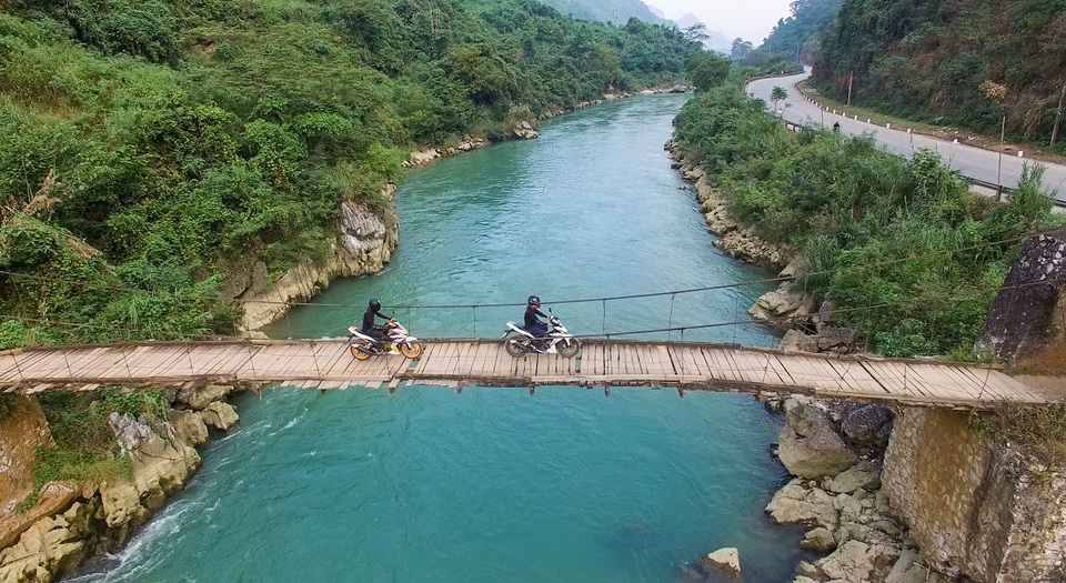 Sợ độ cao và khoảnh khắc “thót tim” của Hoàng Phi khi chạm đến cột cờ Lũng Cú - 7 Những góc nên thơ ở vùng Đông Bắc hùng vĩ của Tổ quốc