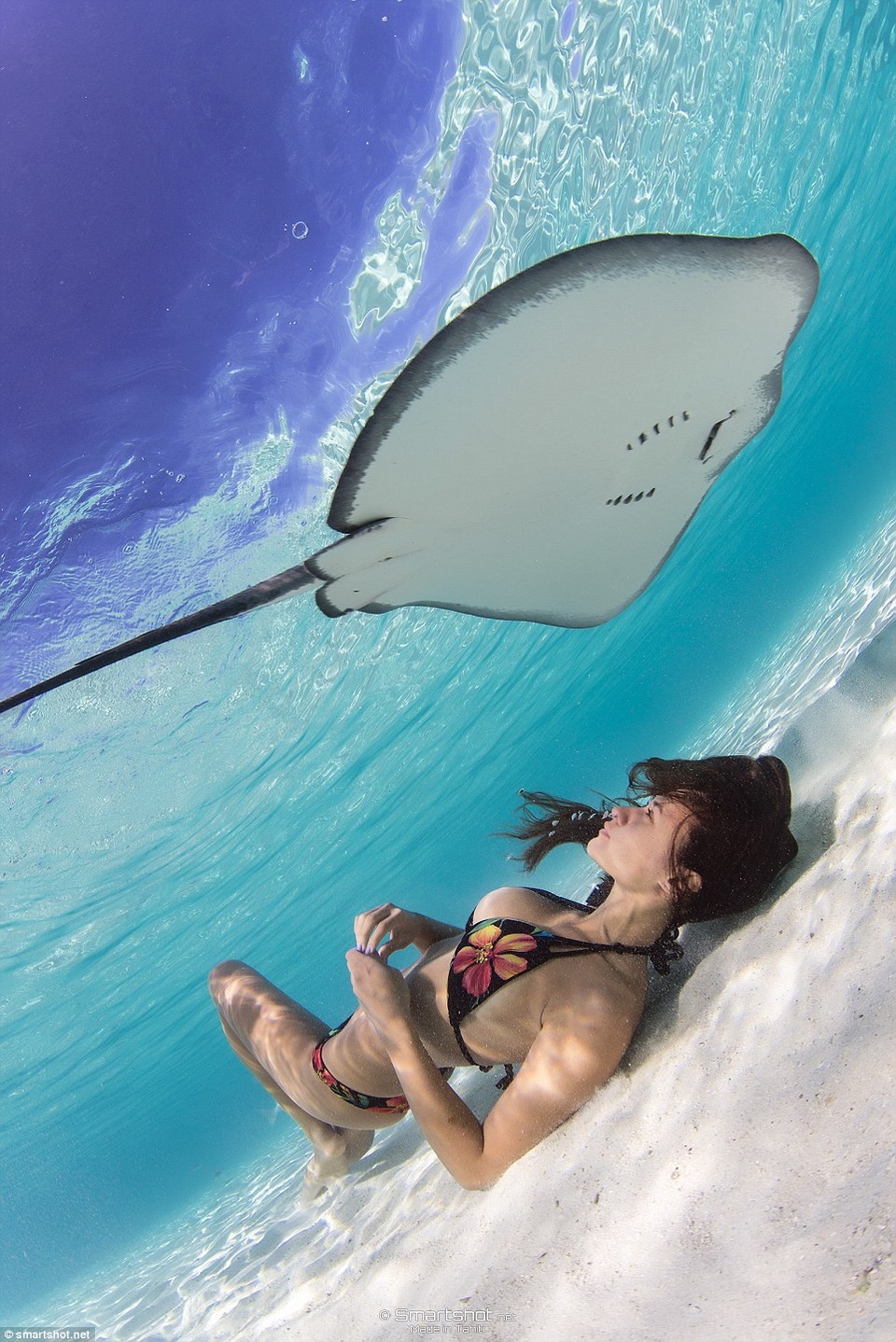 Bên cạnh sở thích lặn biển và làm người mẫu, Rava Ray hiện đang theo học thiết kế thời trang tại New York và thường dành thời gian để thực hiện những món đồ trang sức “handmade” làm từ vỏ sò, vỏ ốc…