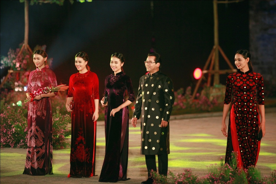 Trình diễn thời trang mở màn cho ngày chiếu phim Việt Nam - 2