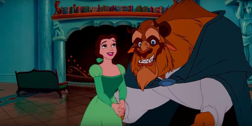 Để có thể thực hiện lại một bộ phim đã trở thành kinh điển trong lịch sử điện ảnh là một áp lực lớn đối với ê-kíp sản xuất. Tạo hình của hai nhân vật chính - nàng Belle và chàng hoàng tử quái vật - đã rất thu hút sự quan tâm của người yêu điện ảnh.