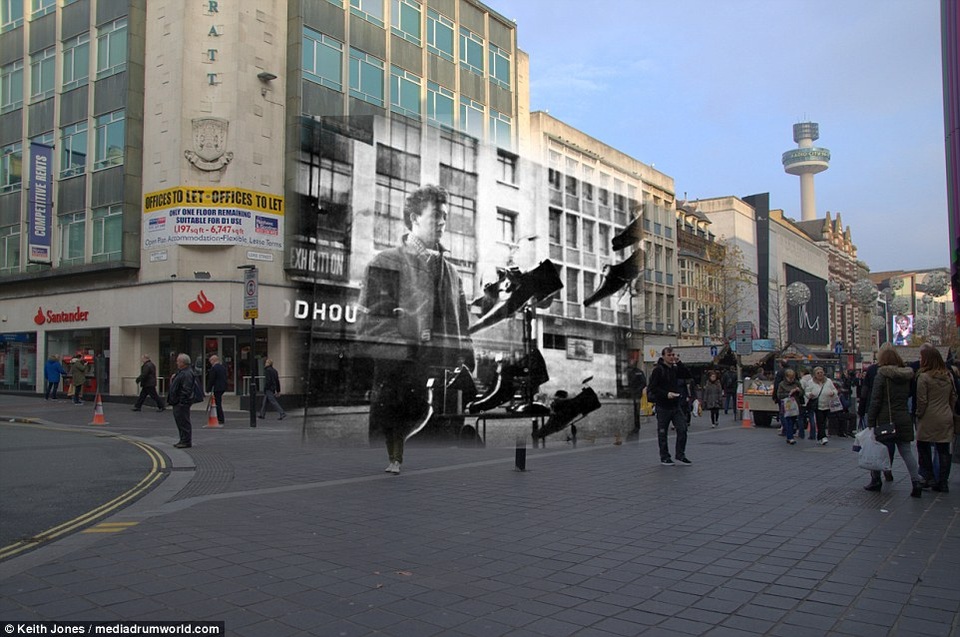 Thành viên Paul McCartney đứng ngắm nhìn những đôi giày bày trong một cửa hiệu nằm trên phố Lord Street.