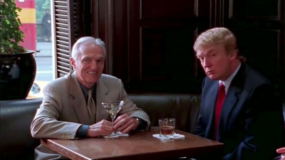 Ông Donald Trump đã từng xuất hiện trong phim “Ở nhà một mình” - 11 “Sex and the City” (lên sóng từ 1998-2004)