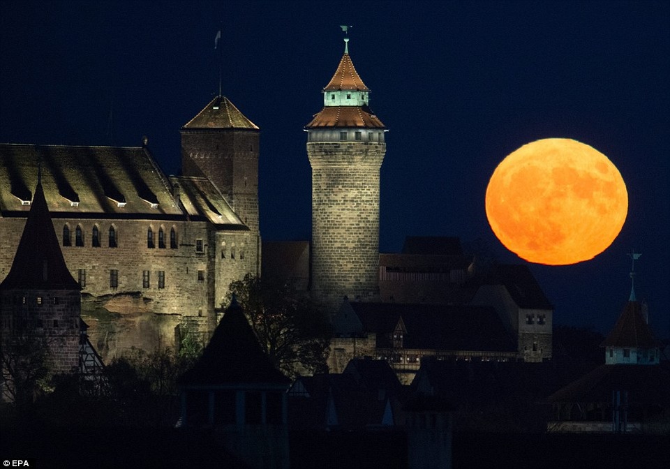 Vẻ đẹp siêu trăng ở khắp nơi trên thế giới - 25 Nuremberg, Đức.