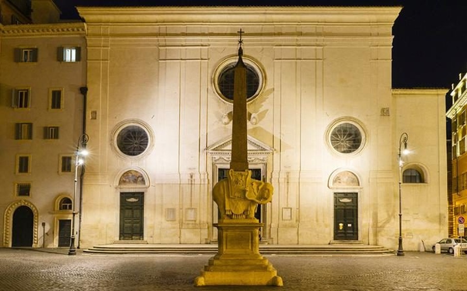 Thành Rome tức giận vì thêm một di sản nghệ thuật bị phá hoại - 5 Bức tượng “Voi và tháp” được đặt hàng thực hiện hồi năm 1667 bởi Giáo hoàng Alexander VII.