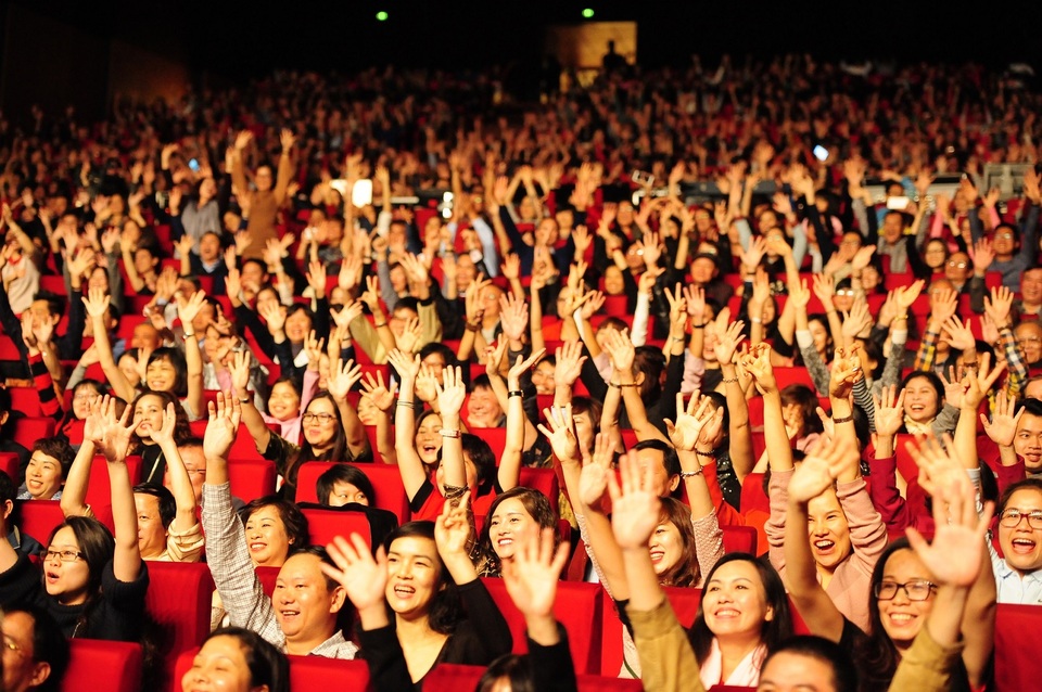 Đêm nhạc Modern Talking: Khán phòng bùng cháy, khán giả bỏ quên ghế ngồi - 1