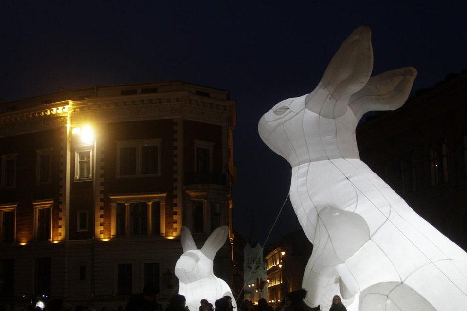 Một sắp đặt ánh sáng trên quảng trường Dom trong khuôn khổ festival nghệ thuật ánh sáng Staro Riga được tổ chức tại thủ đô Riga, Latvia.