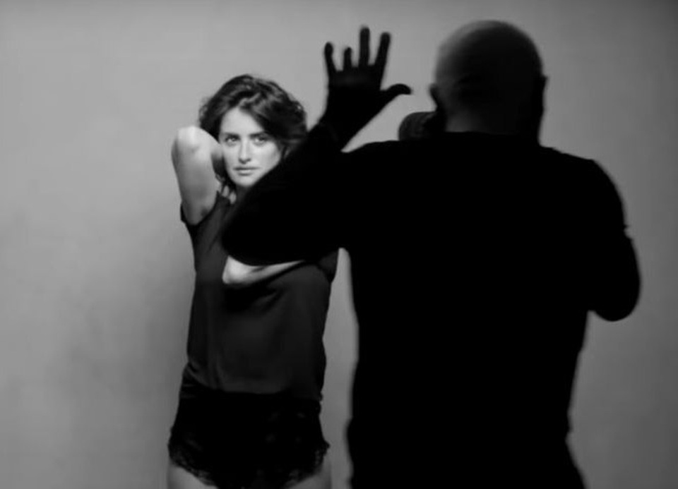 Chiêm ngưỡng các minh tinh màn bạc “đọ sắc” trong ảnh lịch - 12 … Penelope Cruz (42 tuổi)