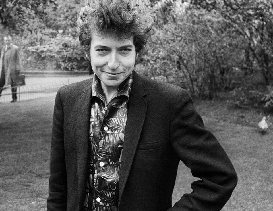Bob Dylan “đi nước cờ đôi” ẵm giải Nobel Văn học 20 tỷ đồng? - 1 Bob Dylan “đi nước cờ đôi” ẵm giải Nobel Văn học 20 tỷ đồng? - 1