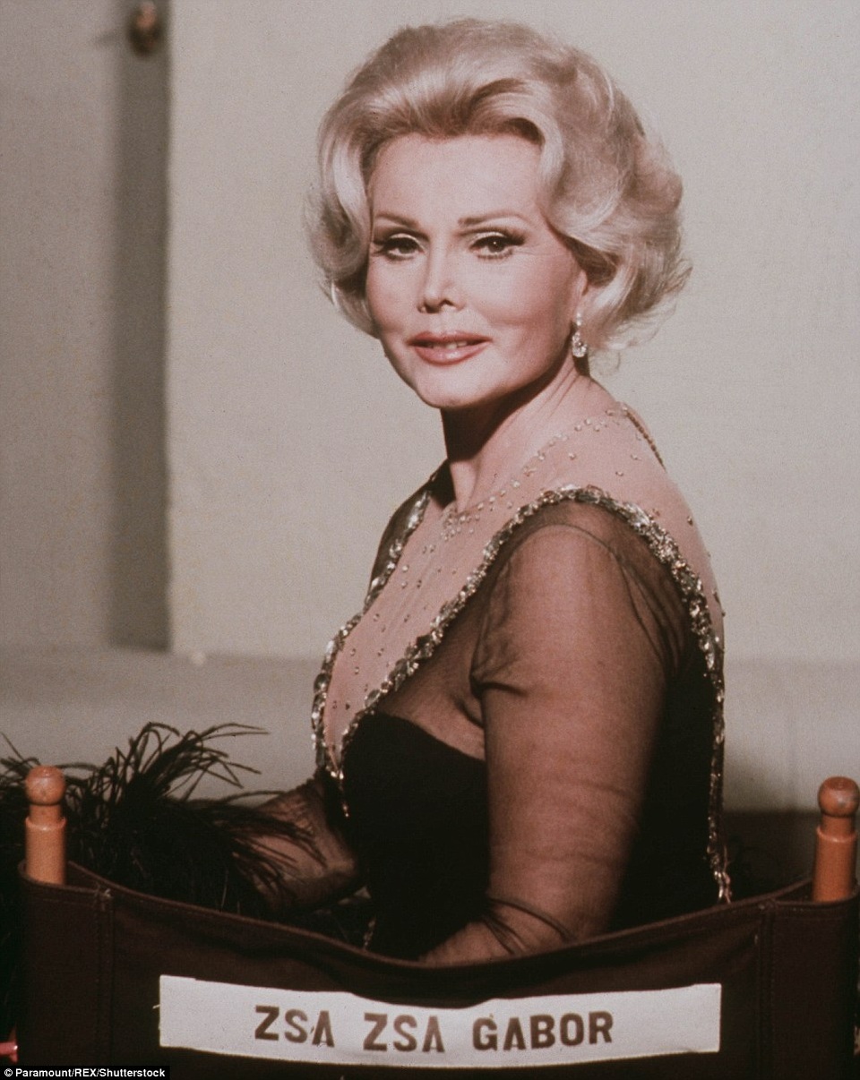 Minh tinh nổi tiếng với 9 cuộc hôn nhân qua đời ở tuổi 99 - 7 Zsa Zsa Gabor là một phụ nữ tự tin, bà luôn đưa ra những bình luận ngắn gọn và hài hước về đời sống tình cảm của mình, có lần bà từng nói: “Tôi là một người quán xuyến gia đình rất giỏi. Mỗi khi tôi rời bỏ một người đàn ông, tôi sẽ luôn giữ lại ngôi nhà của anh ta để… quán xuyến”.