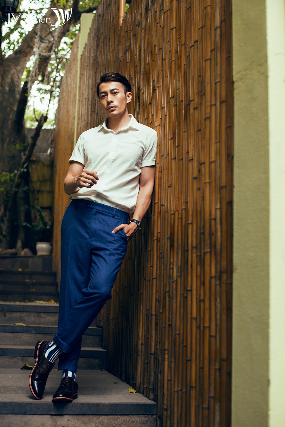 “Hello Summer” ưu đãi khủng chào hè tới 30% - 12 Từ sơ mi trắng dù ở bất cứ mùa nào, dịp nào và theo đuổi phong cách nào, thì vẫn luôn là món đồ không thể thiếu được trong tủ áo nam giới và khiến nữ giới bị hút hồn.