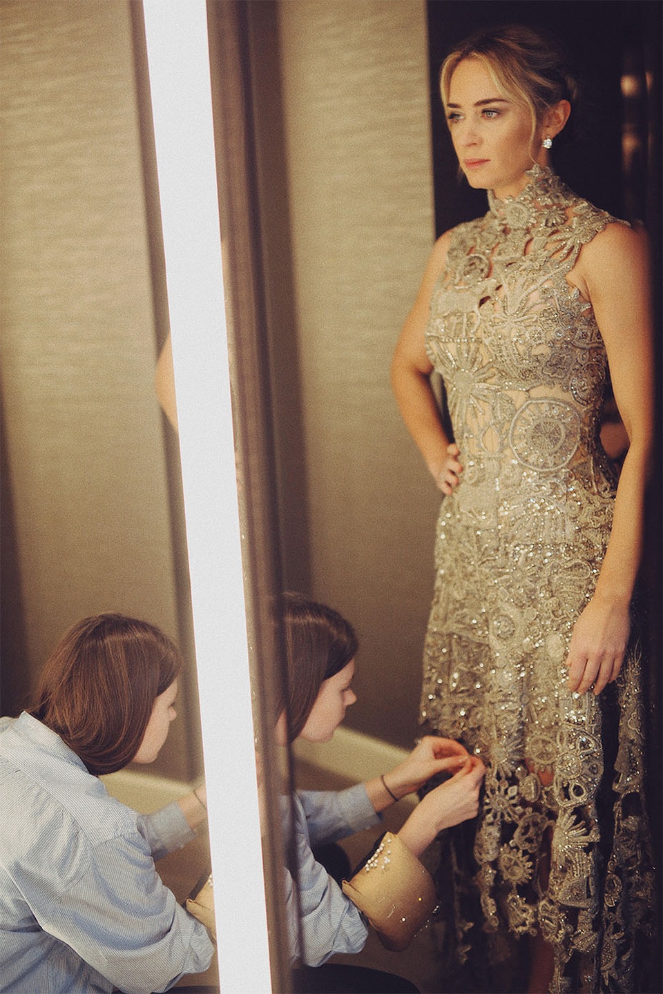 Câu chuyện đằng sau chiếc váy của Emily Blunt tại Quả Cầu Vàng 2019 - Ảnh 2. Câu chuyện đằng sau chiếc váy của Emily Blunt tại Quả Cầu Vàng 2019 - Ảnh 2.