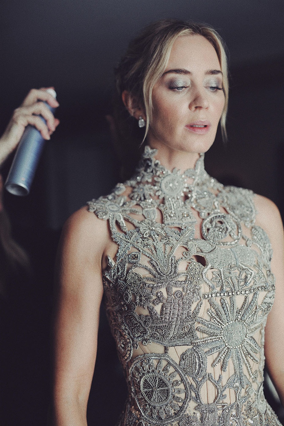 Câu chuyện đằng sau chiếc váy của Emily Blunt tại Quả Cầu Vàng 2019 - Ảnh 3. Câu chuyện đằng sau chiếc váy của Emily Blunt tại Quả Cầu Vàng 2019 - Ảnh 3.