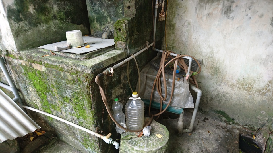 Sống “sát nách” trung tâm Hà Nội vẫn thèm nước sạch - 2