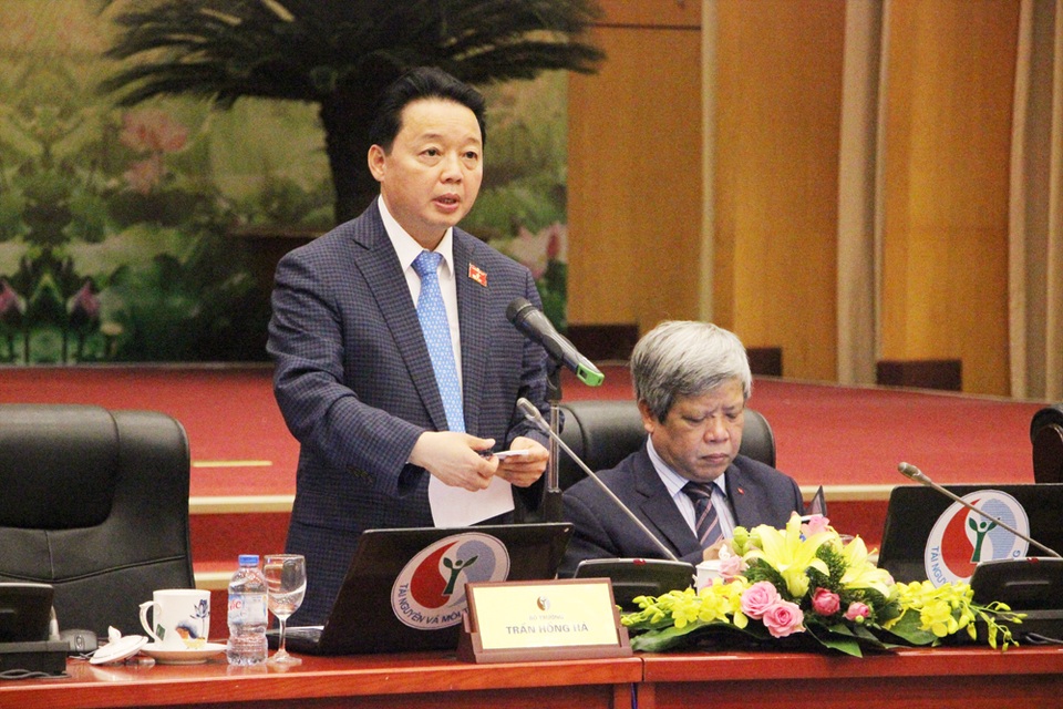 Bộ trưởng Trần Hồng Hà phát biểu tại buổi giao lưu trực tuyến...