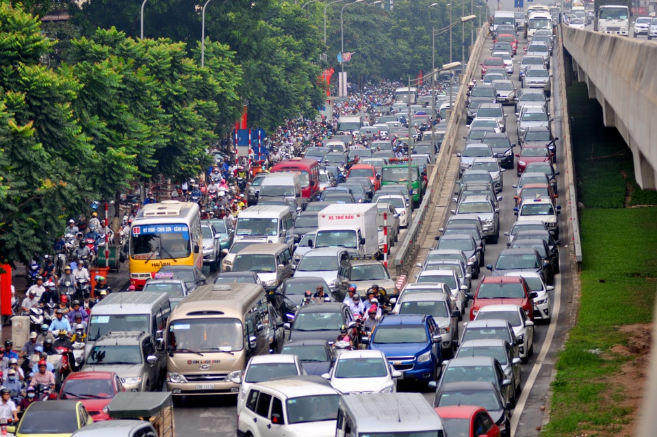 Taxi ngoại tỉnh đang phá vỡ qui hoạch taxi Hà Nội, góp phần làm gia tăng thêm áp lực giao thông của thành phố này (Ảnh minh họa: Nguyễn Dương).