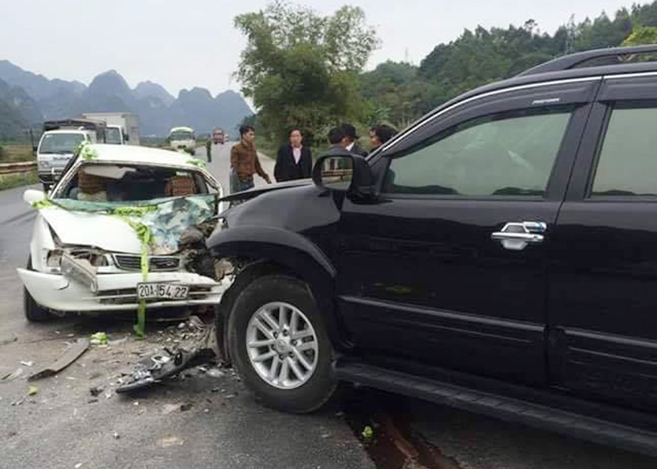 Xe đám cưới gặp nạn, cô dâu nhập viện - 1 Hiện trường vụ tai nạn (Ảnh: CTV cung cấp).