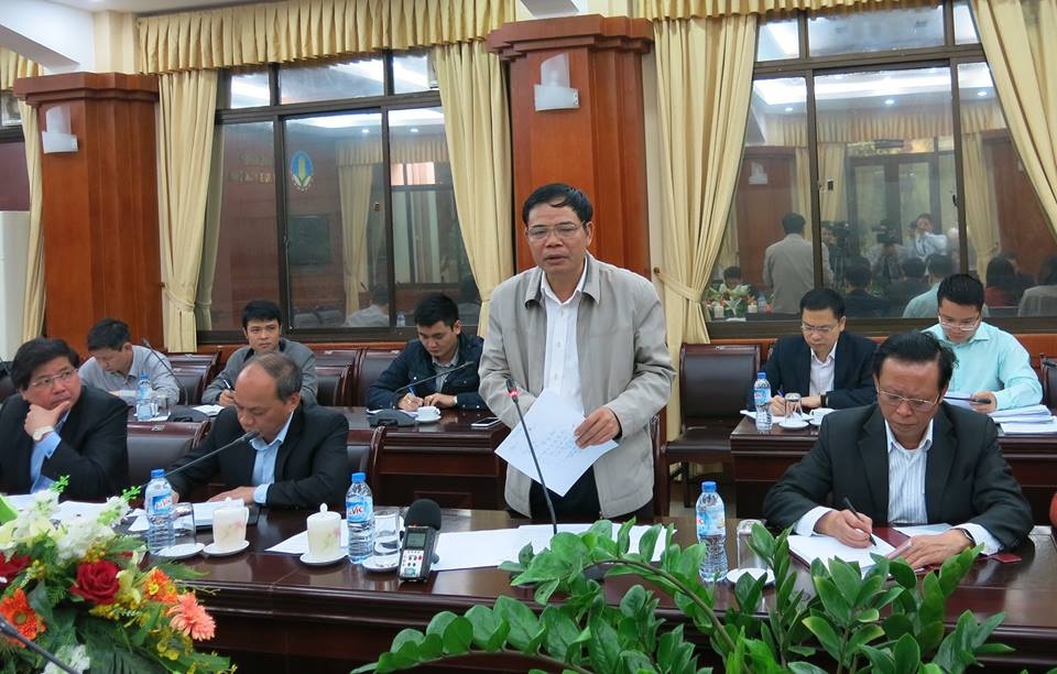 Khẩn trương khôi phục sản xuất ở các tỉnh vừa chịu mưa lũ - 2 Bộ trưởng Bộ NN&PTNT đánh giá, vụ Xuân ở khu vực Nam Trung Bộ và Gia Lai ở Tây Nguyên khá đặc biệt, vì vừa muộn, vừa lo đối phó với nguồn giống.