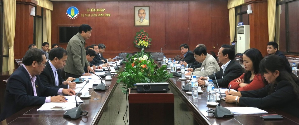 Khẩn trương khôi phục sản xuất ở các tỉnh vừa chịu mưa lũ - 1 Quang cảnh cuộc họp bàn giải pháp khôi phục sản xuất vụ Xuân ở các tỉnh Nam Trung bộ và tỉnh Gia Lai ở Tây Nguyên diễn ra tại Bộ NN&PTNT, sáng ngày 19/12.