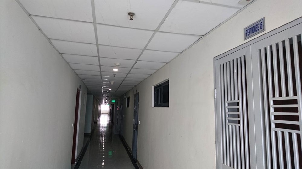 Xâm nhập tòa chung cư cao 37 tầng xây vượt phép của "đại gia điếu cày" - 6
Các tầng xây vượt phép cũng được chia thành các căn hộ.