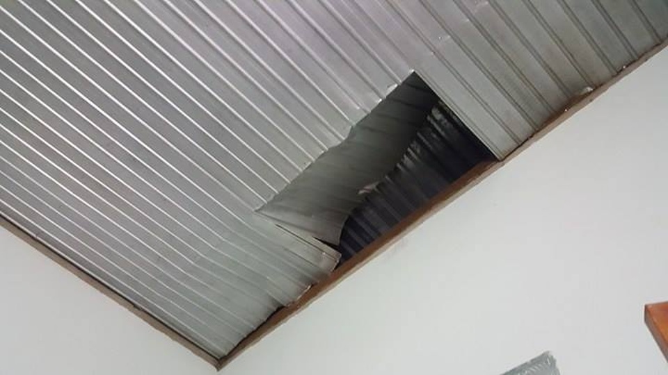 Bộ Công an sẽ chỉ đạo điều tra vụ nổ tại trụ sở Công an Đắk Lắk - 2 Nhà dân bị sụt trần nhà sau vụ nổ